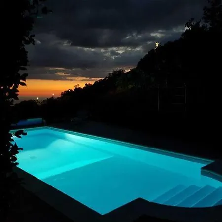 Luxurious Bungalow In With Swimming Pool 度假居 马拉泰亚