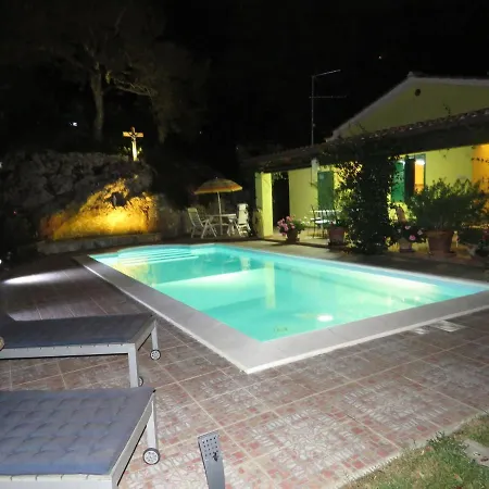 度假居 Luxurious Bungalow In With Swimming Pool *